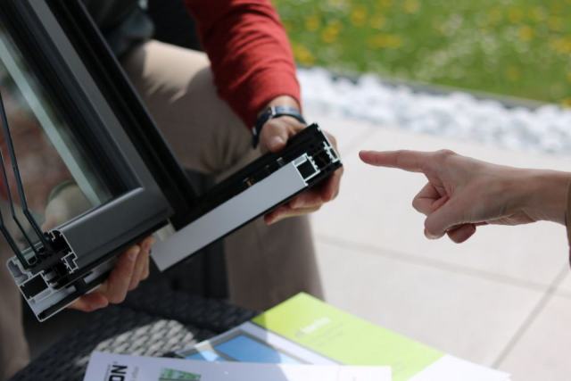 Porte-fenêtre prêt à poser : grande surface, vente en ligne ou menuisier ? Porte-fenêtre prêt à poser : grande surface, vente en ligne ou menuisier ?